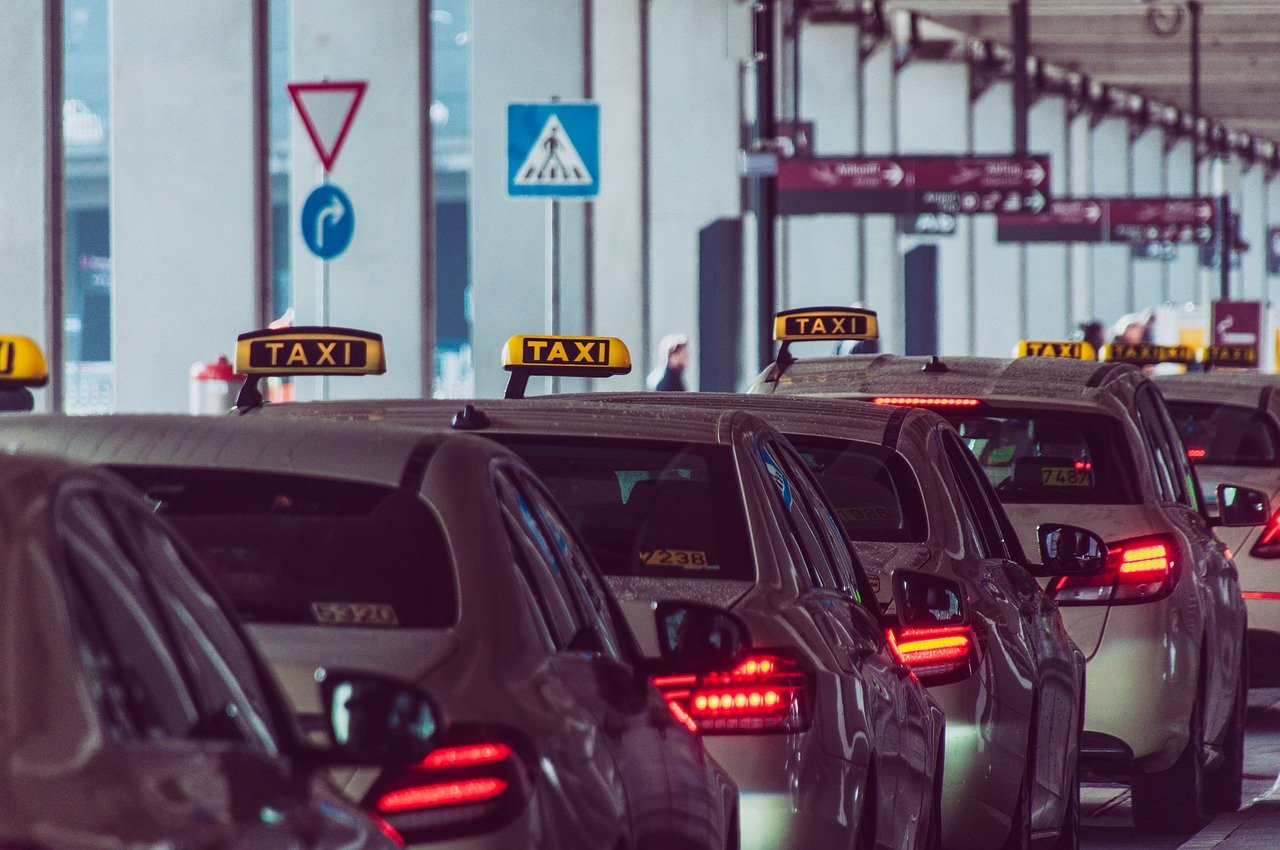 taxi-7855475_1280